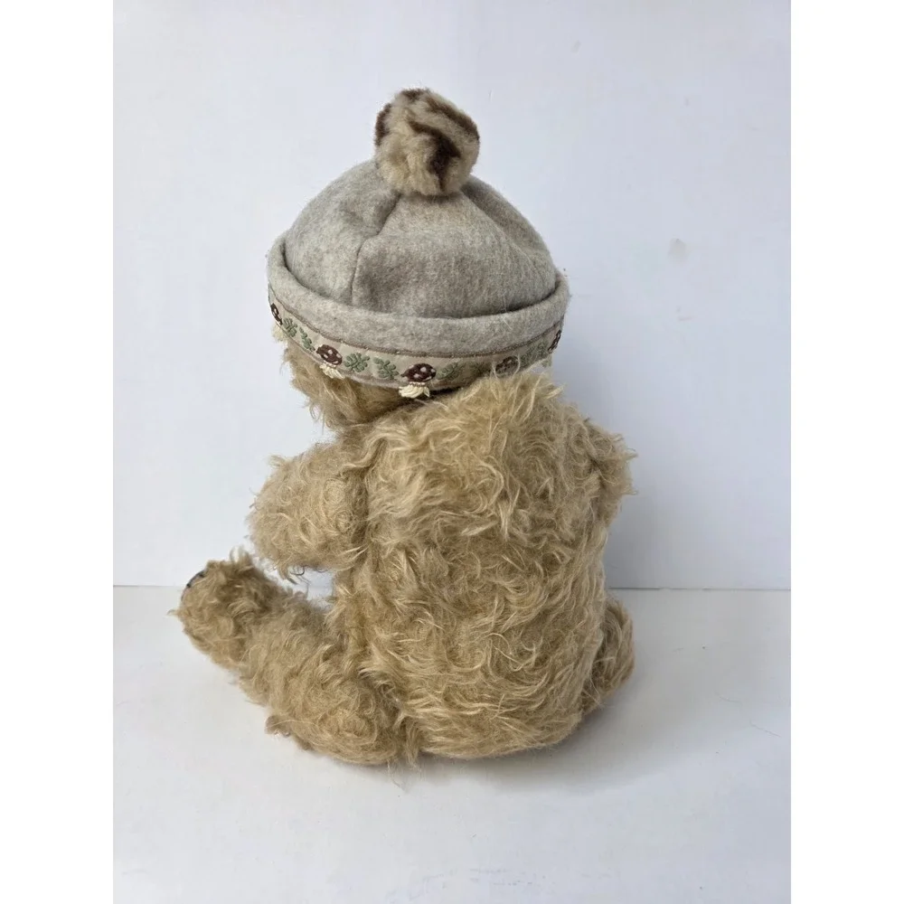Artist teddy bear by Susan Tantlinger 15